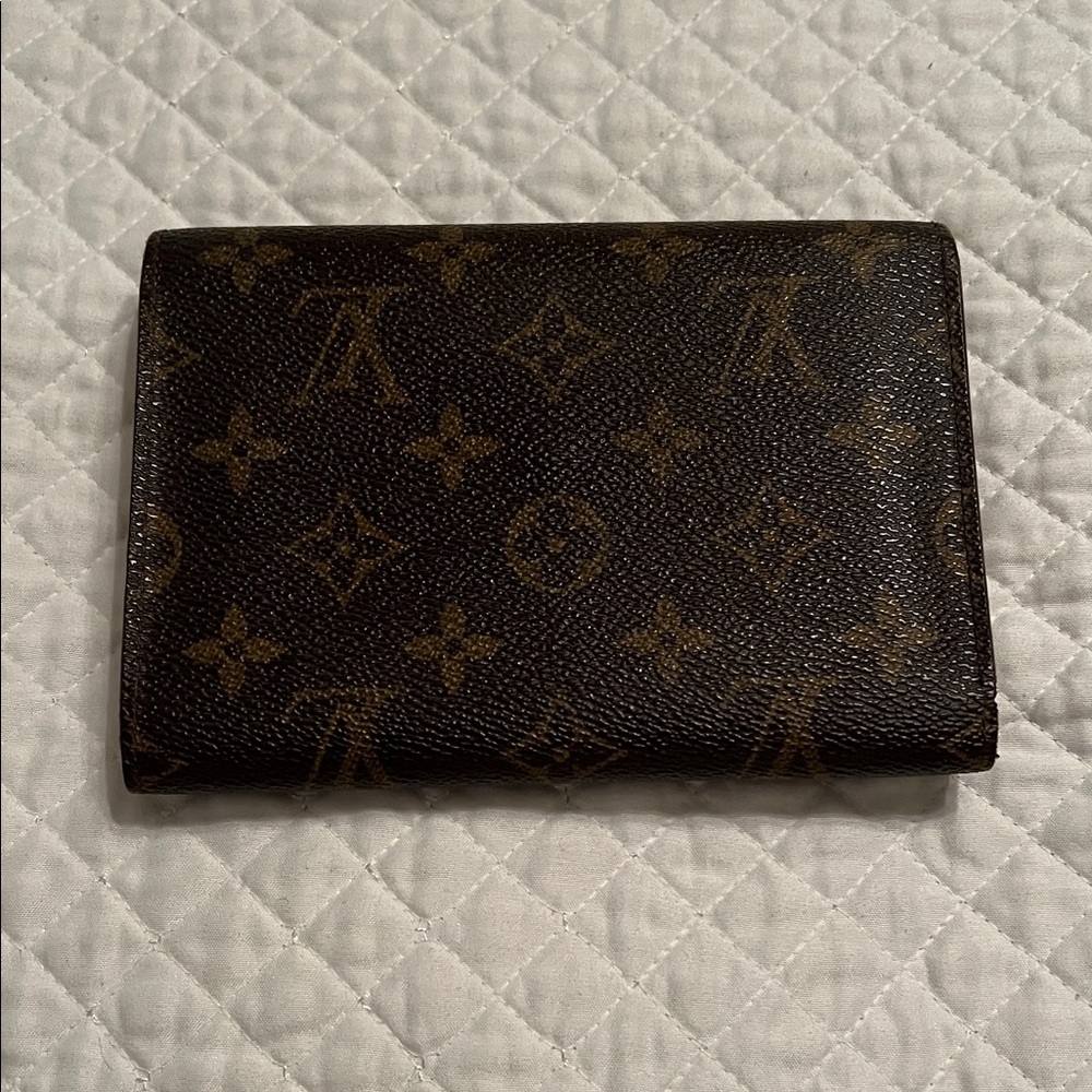 LV wallet. - Picture 2 of 7